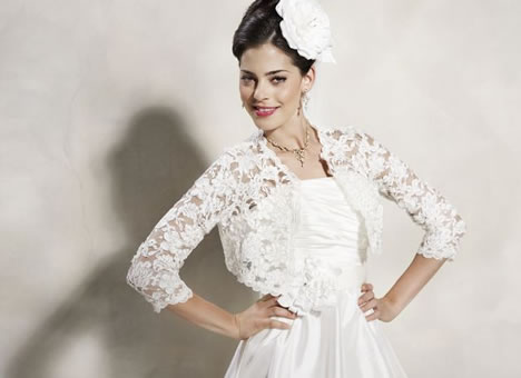 Sehr nett sind Blumen als Kopfschmuck ~ Accessoires für die Braut zur Hochzeit